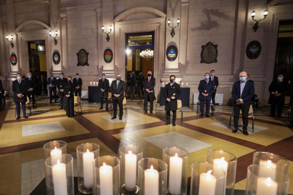 Valdés acompañó a Fernández en el homenaje a los fallecidos por covid