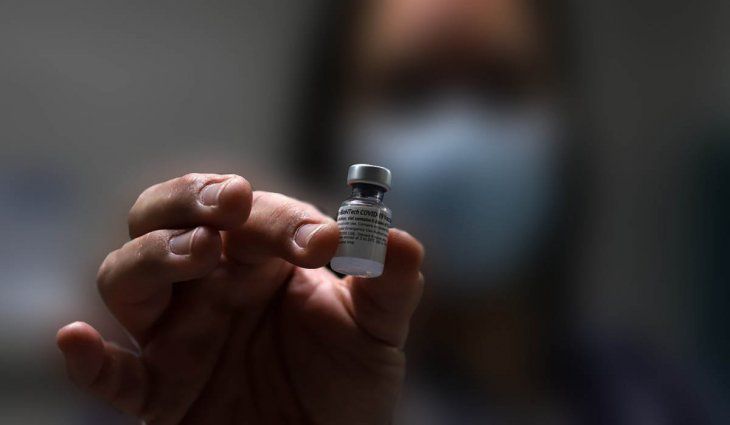 Alemania: enfermera inyectó a más de 8 mil de personas con suero en lugar de la vacuna contra el coronavirus