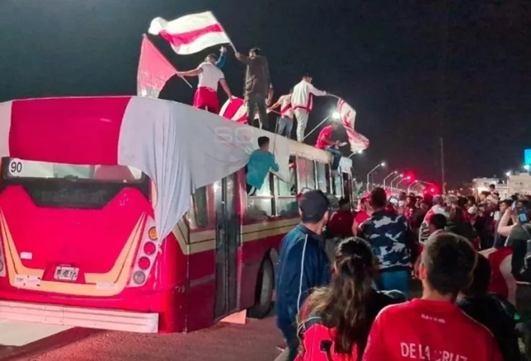 El impactante recibimiento a River en Chaco