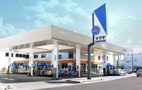 En los últimos 12 meses, el ajuste de precio acumulado de las naftas es del orden del 32% y el del gasoil del 51%, muy por debajo de la inflación acumulada en el mismo periodo.