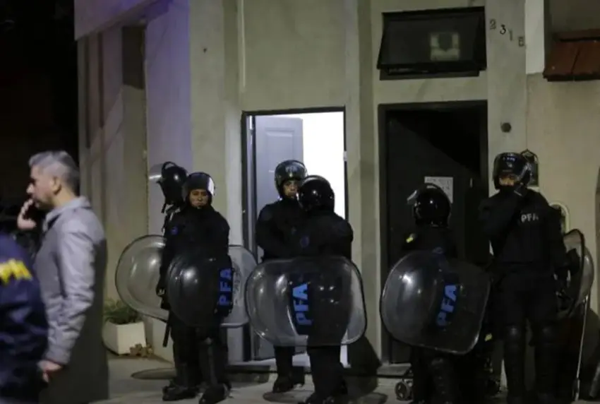 Ataque a Cristina Kirchner: allanaron la casa del detenido, peritan su teléfono celular y será indagado hoy