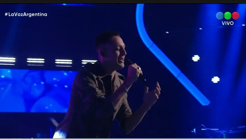 Damián Ayala emocionó a todos y pasó a cuartos de final en La Voz Argentina