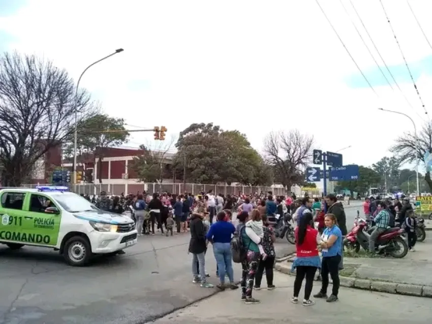 Familiares cortaron la avenida Armenia para pedir por la aparición de Rocío Gaitán