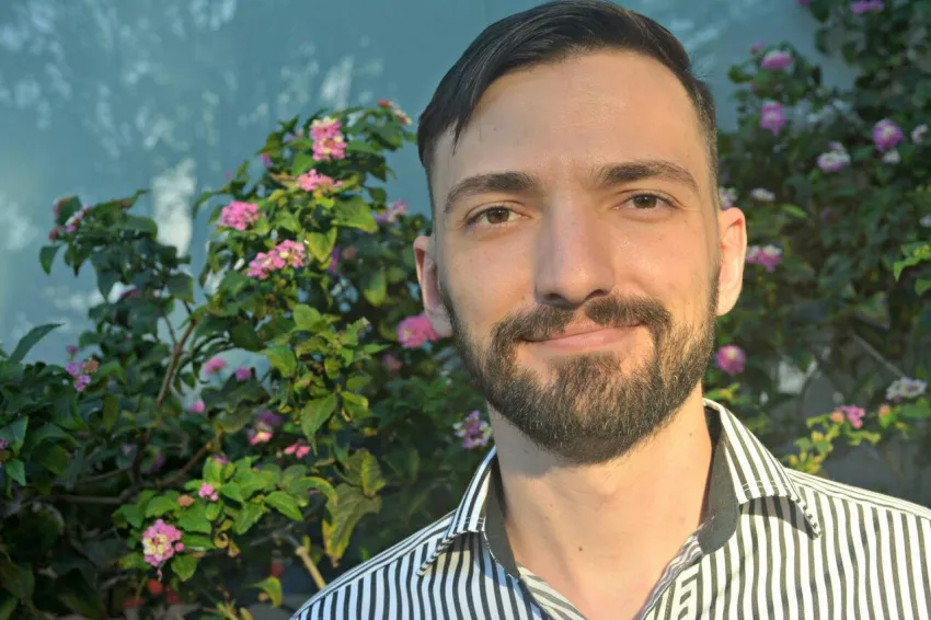 Un colegio deberá indemnizar con casi un millón de pesos a un docente que echó por ser gay