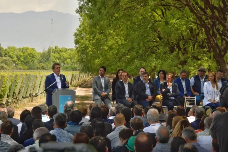 Debido a la sequía y las heladas Massa anunció que habrá un dólar diferencial para las economías regionales