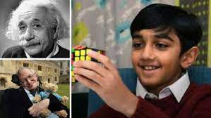 Tiene 11 años y superó a Stephen Hawking y Albert Einstein en coeficiente intelectual