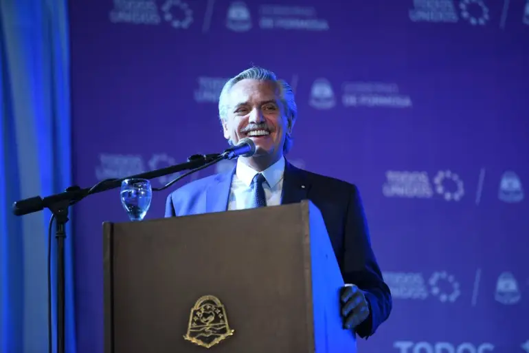 El Presidente entrega viviendas en San Juan