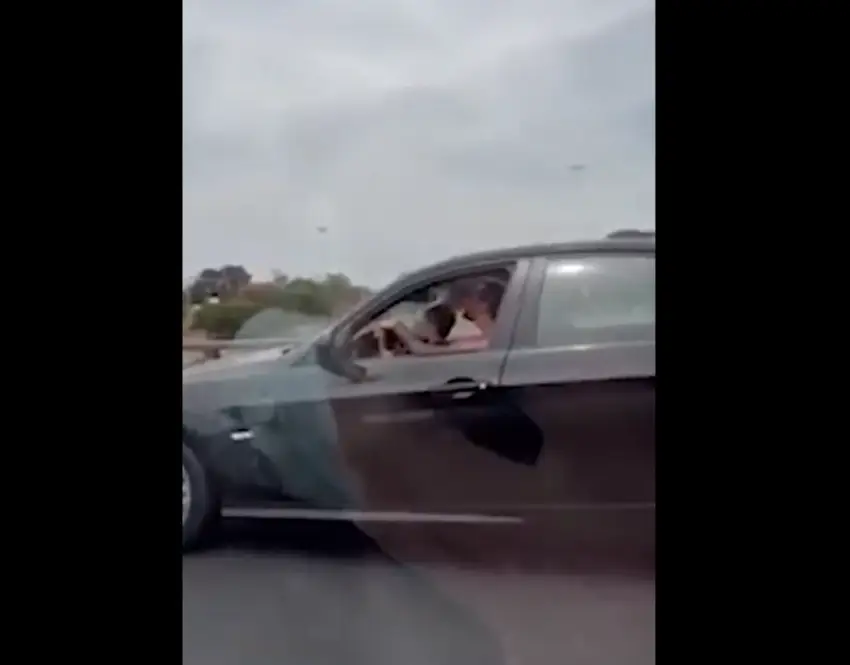 Un hombre puso a un nene a manejar en plena autopista