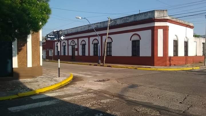 El municipio pinta señalitica en instituciones