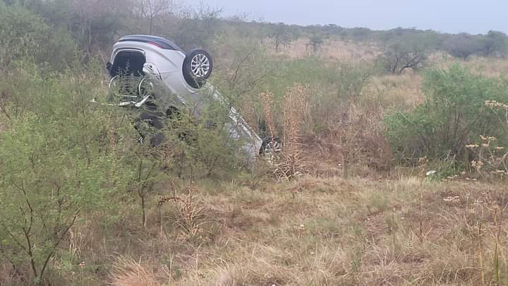 Despiste y vuelco cerca de Mercedes