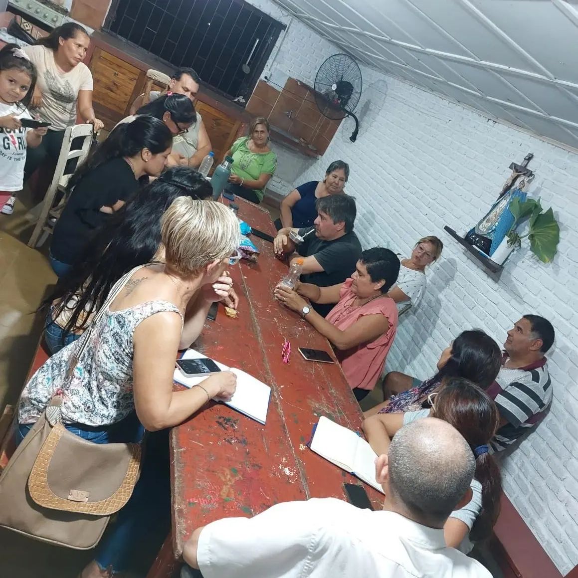 Caly Sanchez el Pte del Concejo Deliberante se reunió con la comisión de apoyo de la Capilla San Ramón