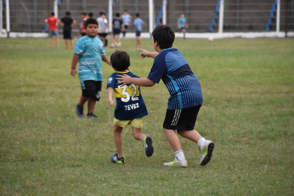 Programa HAY EQUIPO sigue recorriendo los clubes de Mercedes