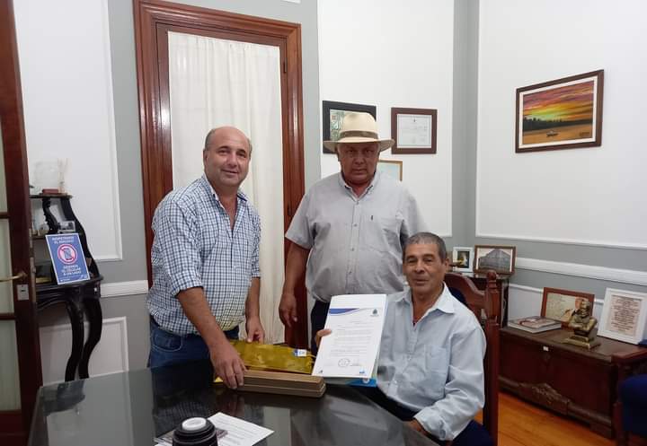 El intendente recibió en su despacho a un compañero municipal próximo a acceder a los beneficios de la jubilación