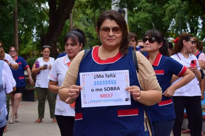 Educación: docentes de la ciudad protestaron por mejoras salariales