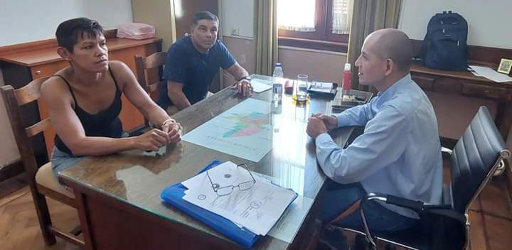 El presidente del Consejo Deliberante Caly Sánchez en una reunión junto a Roly Ojeda y Alicia Alegre