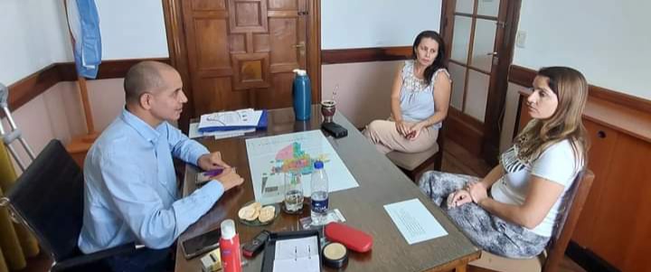 Reunion del Pte del consejo deliberante con las presidentas de los bloques de La Unión Cívica Radical y del Partido Liberal