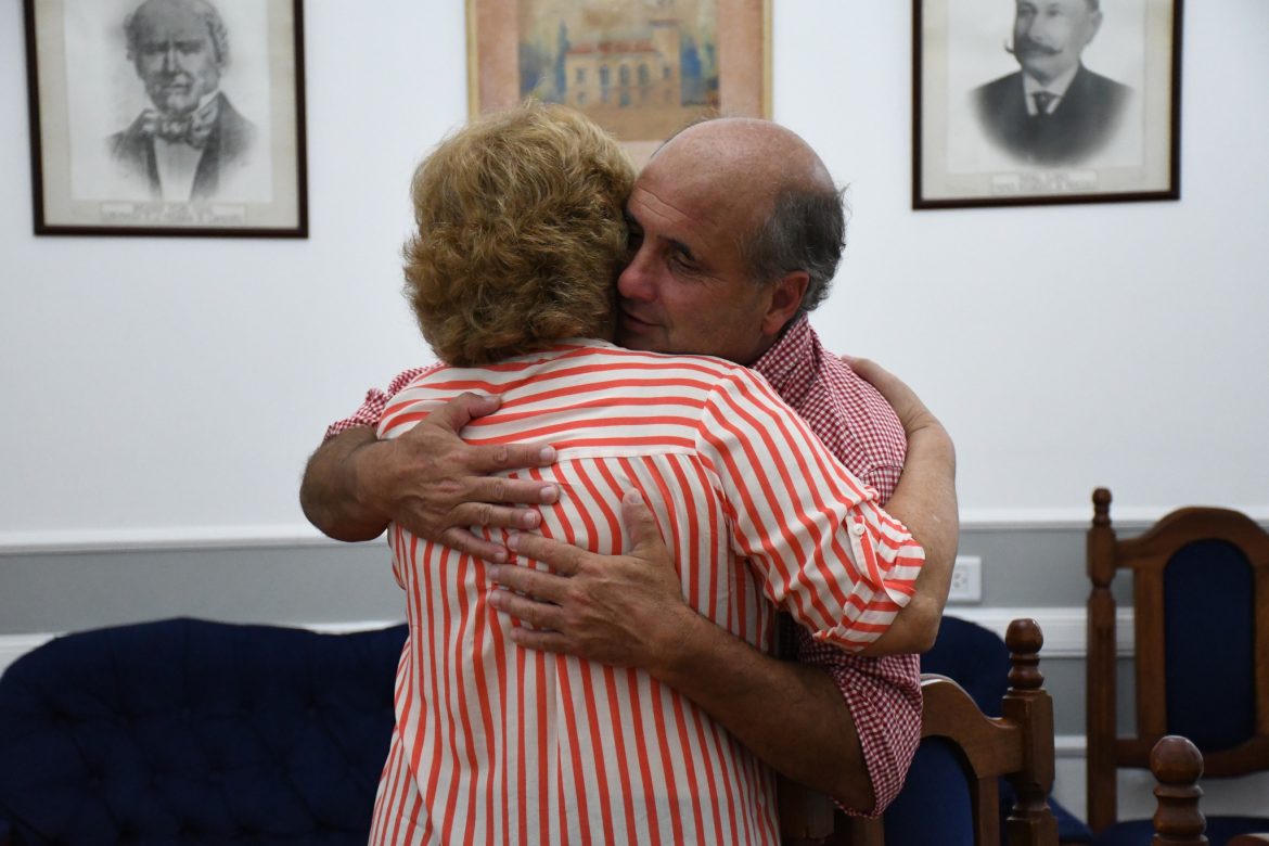 Tape Caram se reunió con el Grupo de Letras Mercedes
