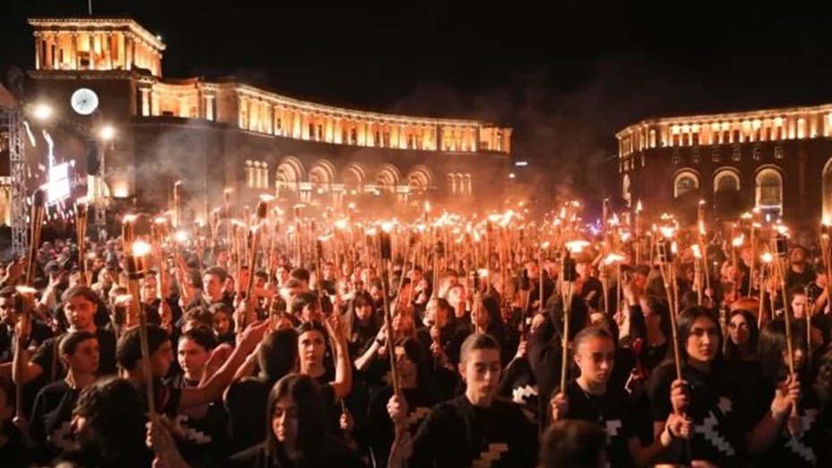 Marcha de las Antorchas en Ereván para conmemorar el 108 aniversario del genocidio armenio