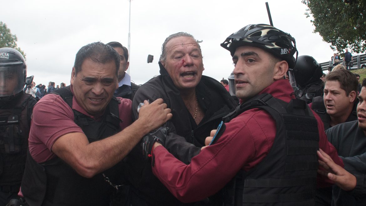 Inseguridad y hartazgo: colectiveros golpearon a Berni y policías lo evacuaron