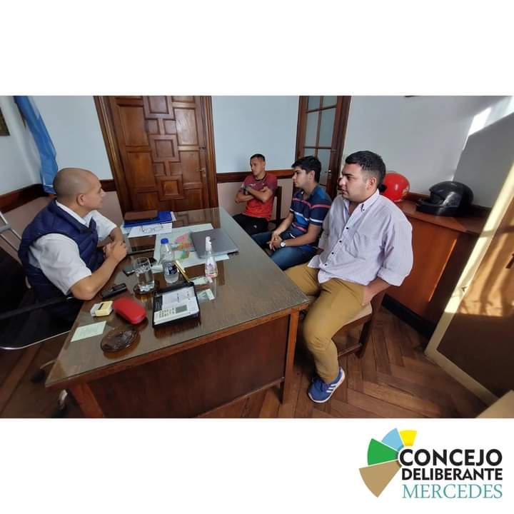 “Caly” Sánchez junto a los miembros del Equipo Técnico  de las Garzas FC