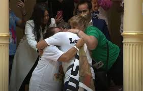 Con la familia Dupuy en el recinto, el Senado aprobó la “Ley Lucio”