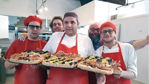 Inauguraron en Italia una pizzería atendida por jóvenes con autismo