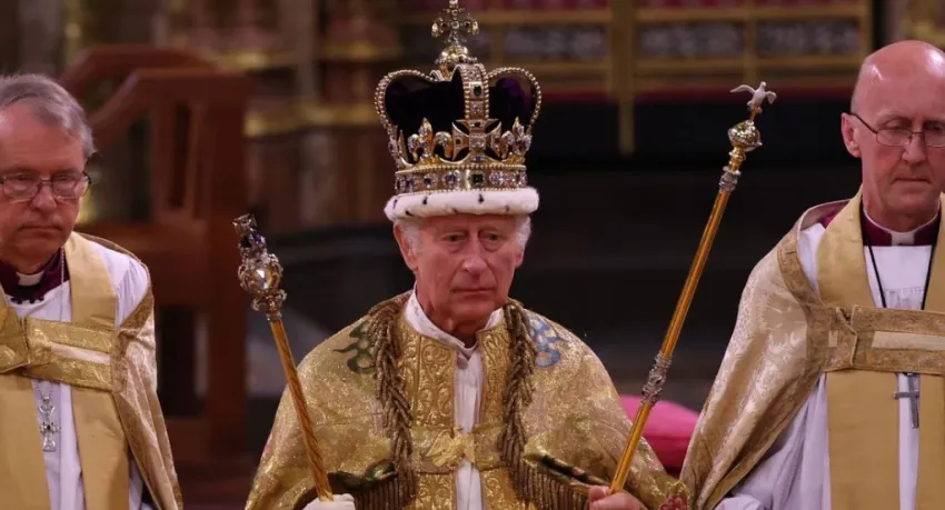 Carlos III fue coronado como rey de Reino Unido en la Abadía de Westminster
