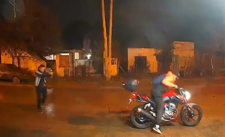 Liberaron al policía que mató al motochorro en Moreno