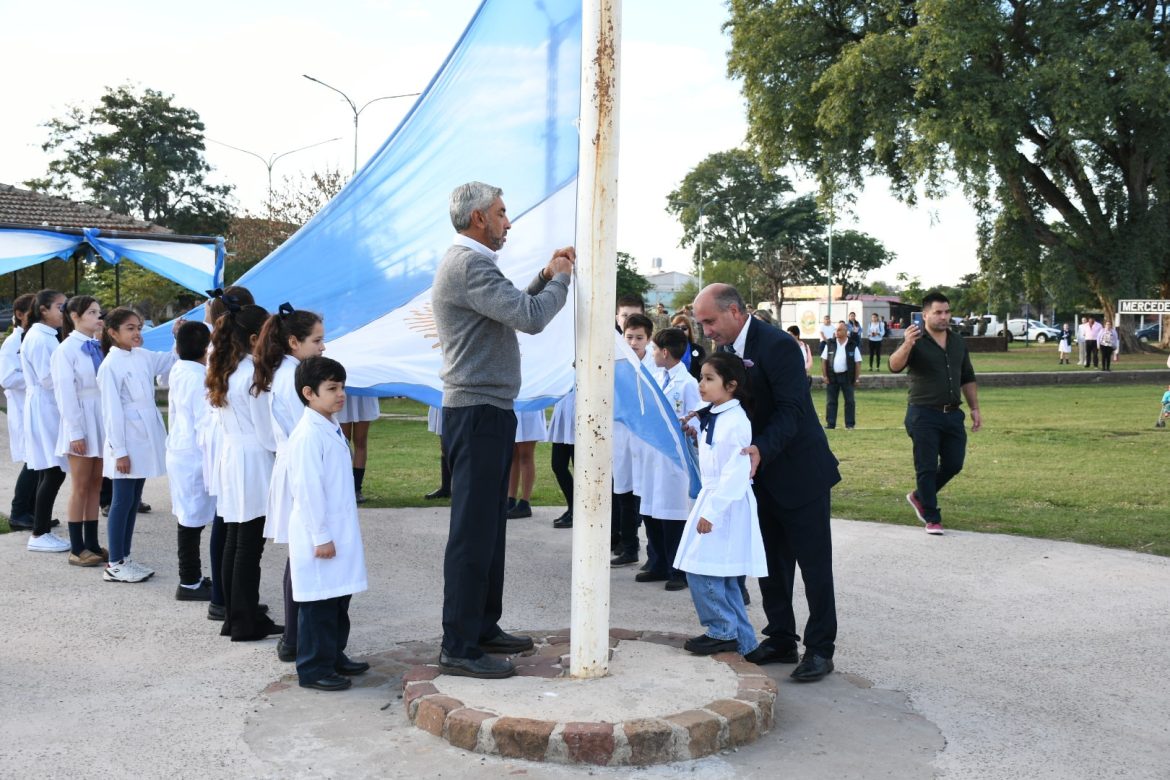 Este jueves 25 de mayo, en el Complejo “Parque de la Estación”, la Dirección de Cultura Municipal realizó el acto por el Día de la Patria y la Revolucion de Mayo.