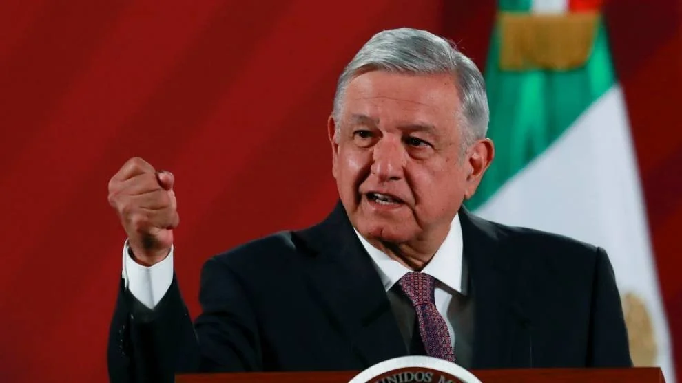 El Congreso de Perú declaró persona no grata al presidente de México