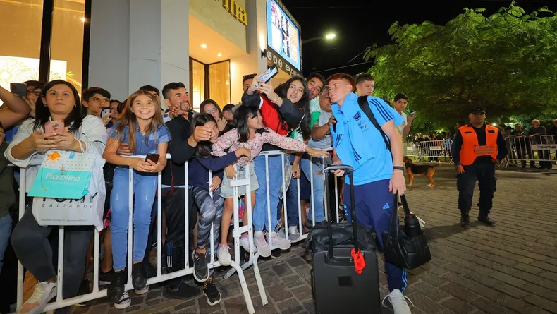 La Selección Sub 20 llegó a Santiago del Estero y generó furor