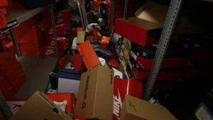 Roban más de 200 zapatillas de un local en Perú, pero todas eran del pie derecho