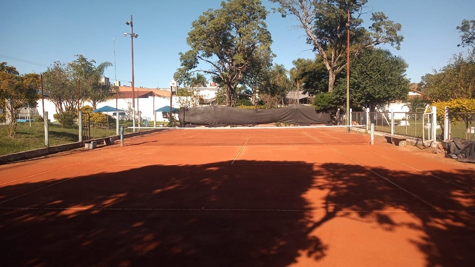 Finalizaron los trabajos de refacción en la cancha de tenis del Polideportivo Municipal