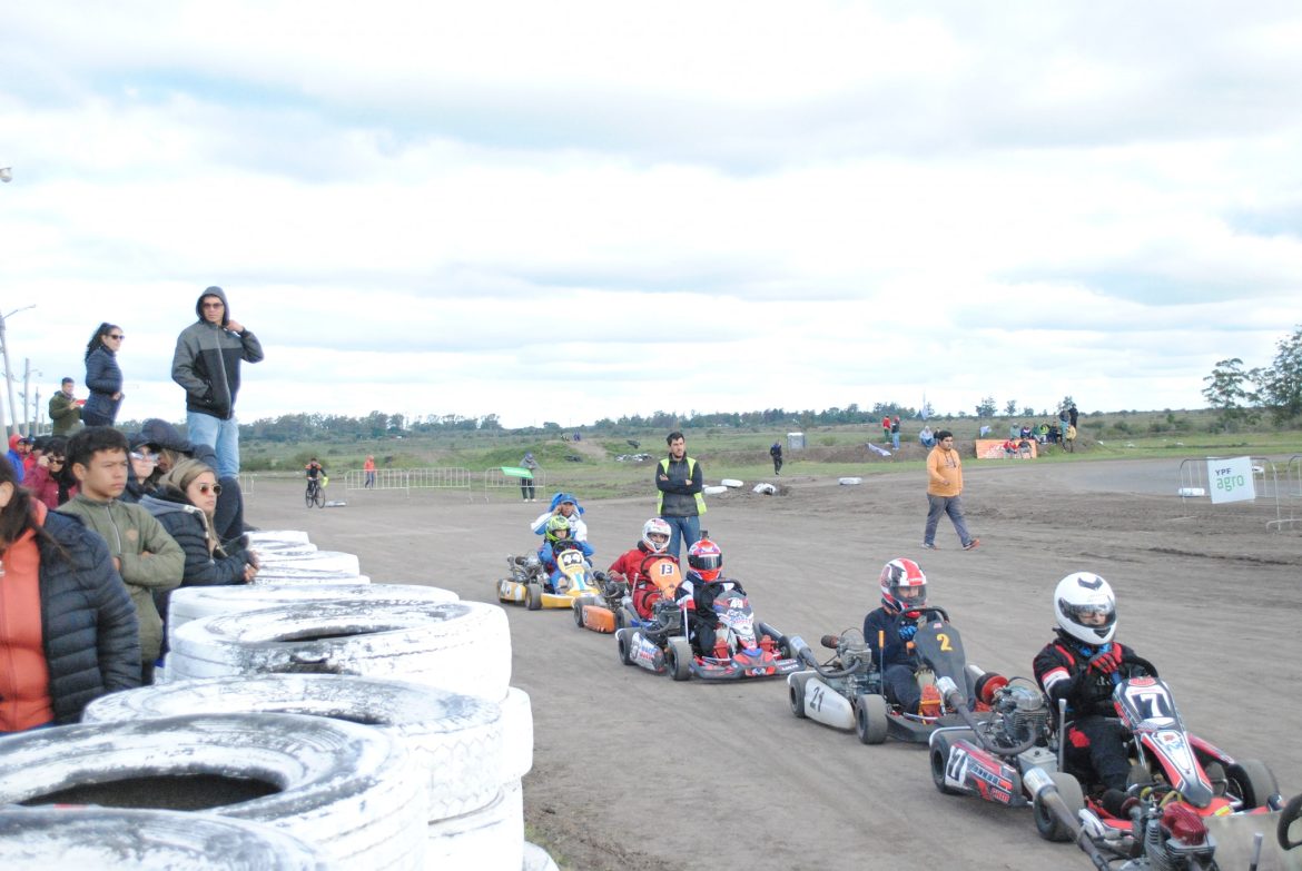 Este domingo 16 de julio, se corrió la cuarta fecha del Torneo Provincial de Karting en el Autódromo Municipal “5 de julio” ante un buen marco de público que acompañó la jornada espléndida en cuanto a temperaturas.
