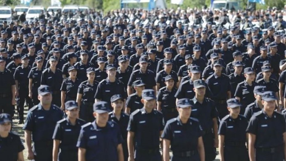 El Gobierno Nacional fijó aumentos salariales para el personal militar y policial