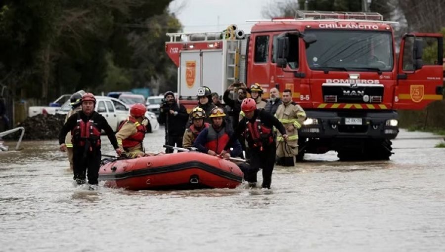 Unas 30.000 personas aisladas en Chile por lluvias