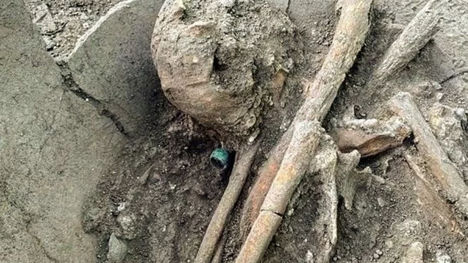 Hallan osamenta de 1200 años de antigüedad con un anillo de jade en México