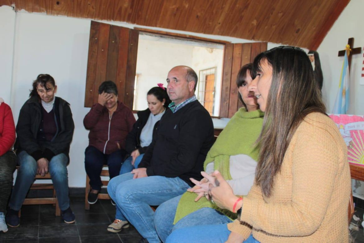 Este sábado 19, el Intendente Municipal, Diego Tape Caram, se reunió con los vecinos del B° Recodo para comenzar a gestionar y trabajar en obras de red cloacal,