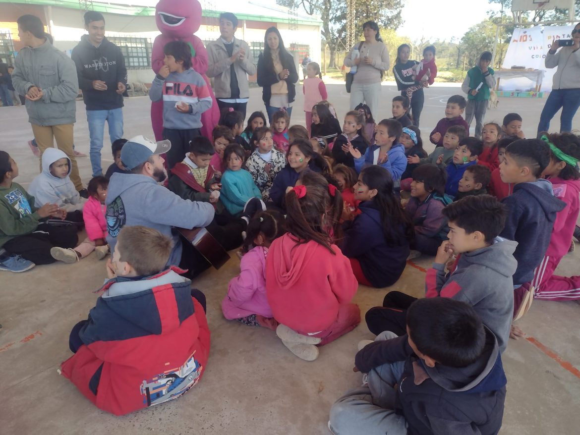 Escuela Bíblica festejó el “Día del Niño” en barrio Pompeya
