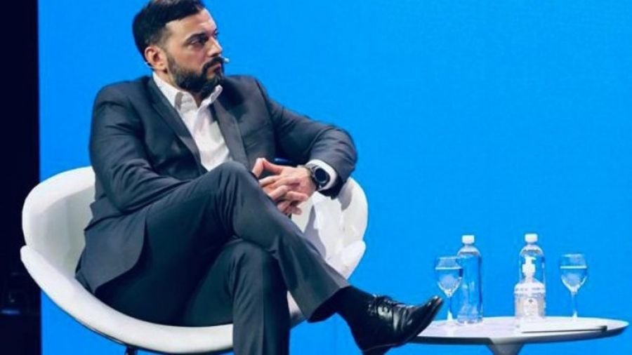 Alvarez Agís consideró que la dolarización es “imposible” y “técnicamente inconsistente”