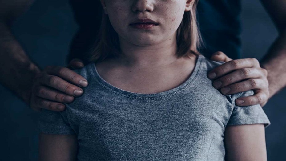 Francia lanzó su primera campaña para alertar sobre el incesto