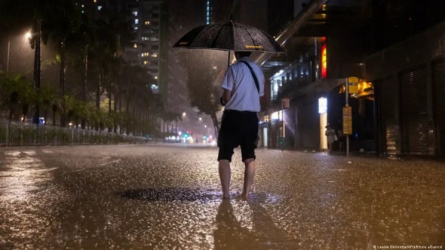 Precipitaciones provocan inundaciones en Hong Kong