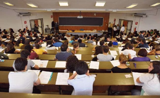 Italia prevé penar con cárcel a padres que no mandan hijos a la escuela
