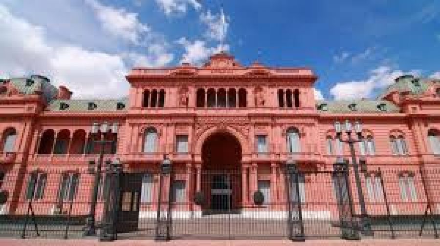 El Gobierno prorrogó el decreto que prohíbe las contrataciones en el Estado