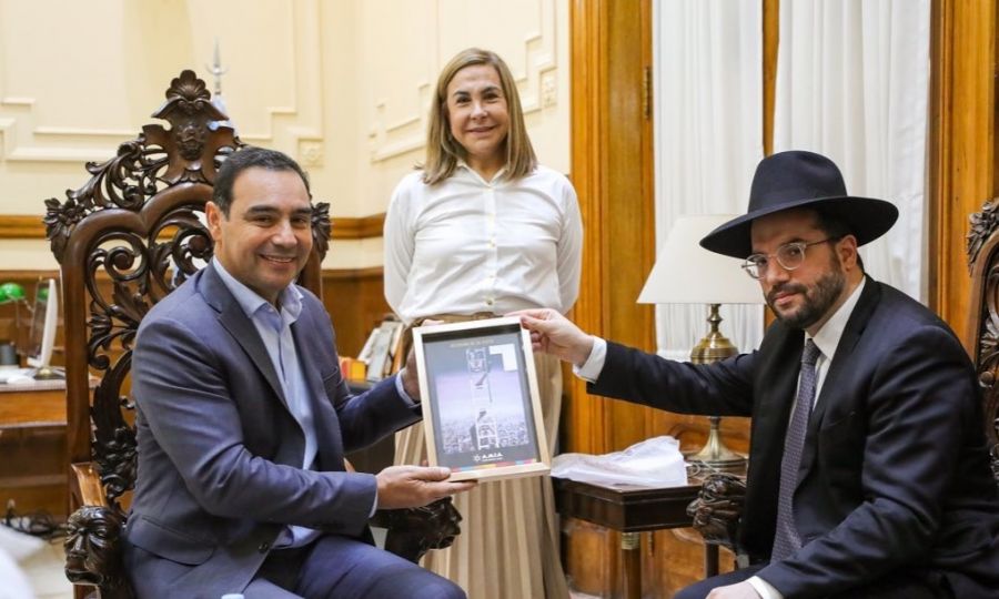 Valdés recibió en su despacho oficial al rabino Eliahu Hamra