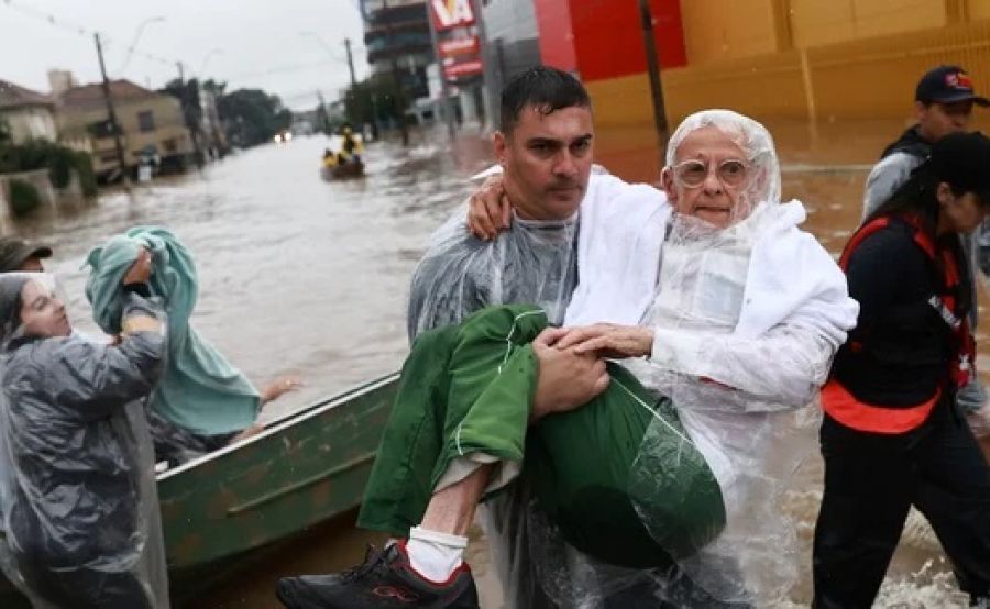 155 muertos y 94 desaparecidos dejan las inundaciones en Brasil
