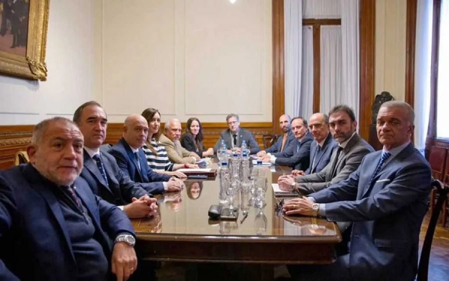 Francos se reunió con bloques dialoguistas y no hay certeza de dictamen