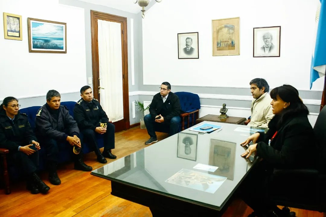 La Vice Intendente a cargo del Ejecutivo Municipal recibió el saludo protocolar de los Comisarios de la ciudad