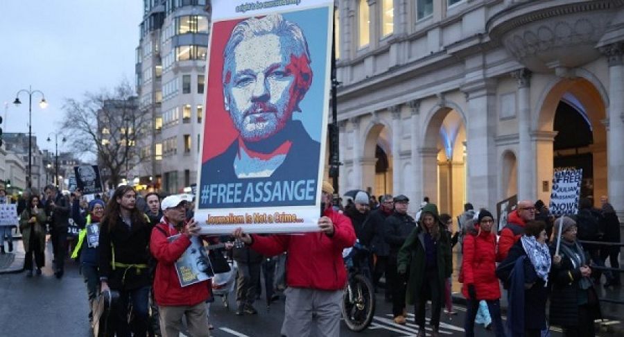 Justicia británica congela extradición de Julian Assange