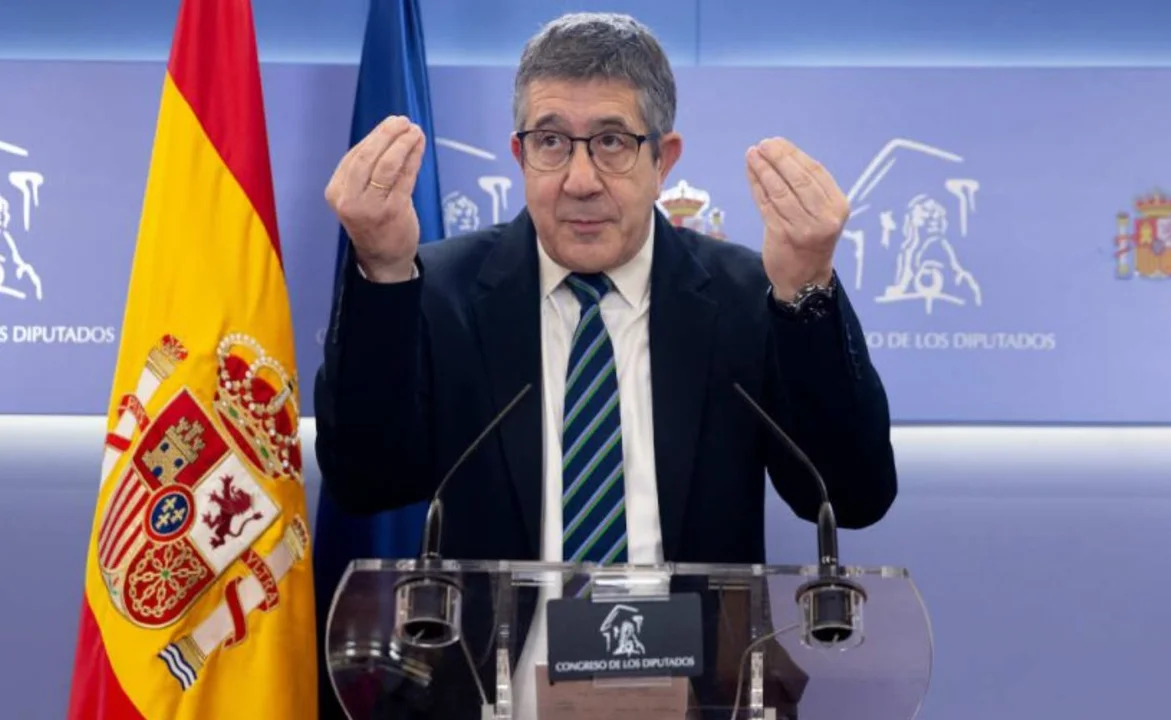 La chicana de Milei contra el portavoz del gobierno de Pedro Sánchez